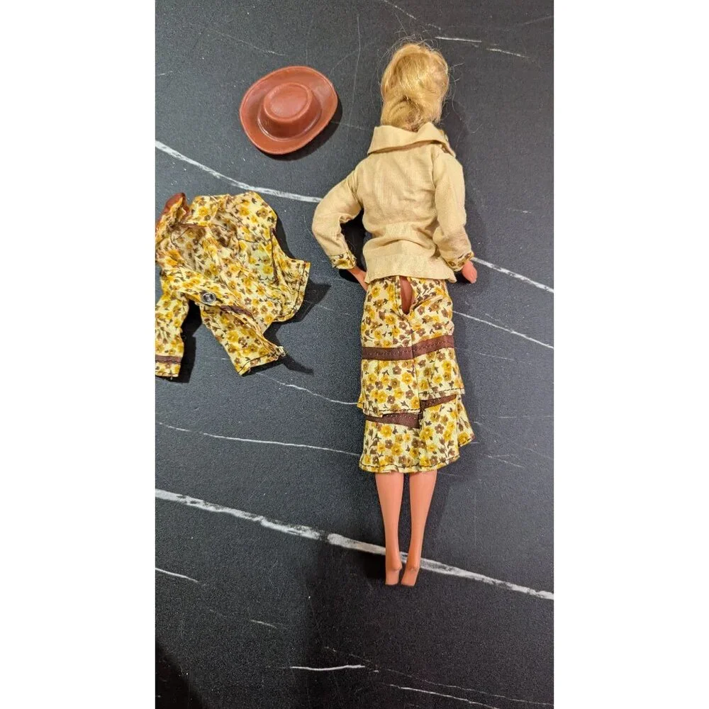 Vintage Mattel Barbie Doll With Floral Western Outfit Hat‎ as is